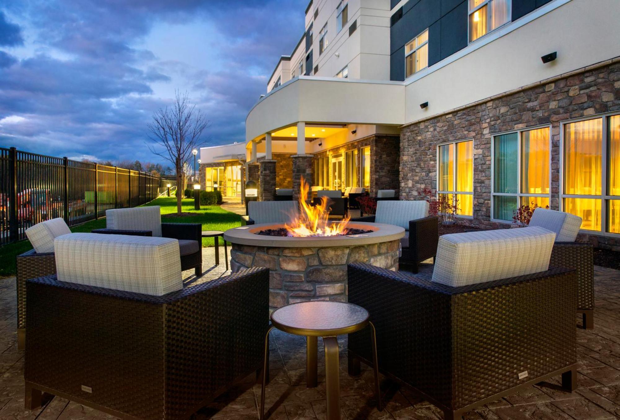 Courtyard By Marriott Schenectady At Mohawk Harbor Ξενοδοχείο Εξωτερικό φωτογραφία